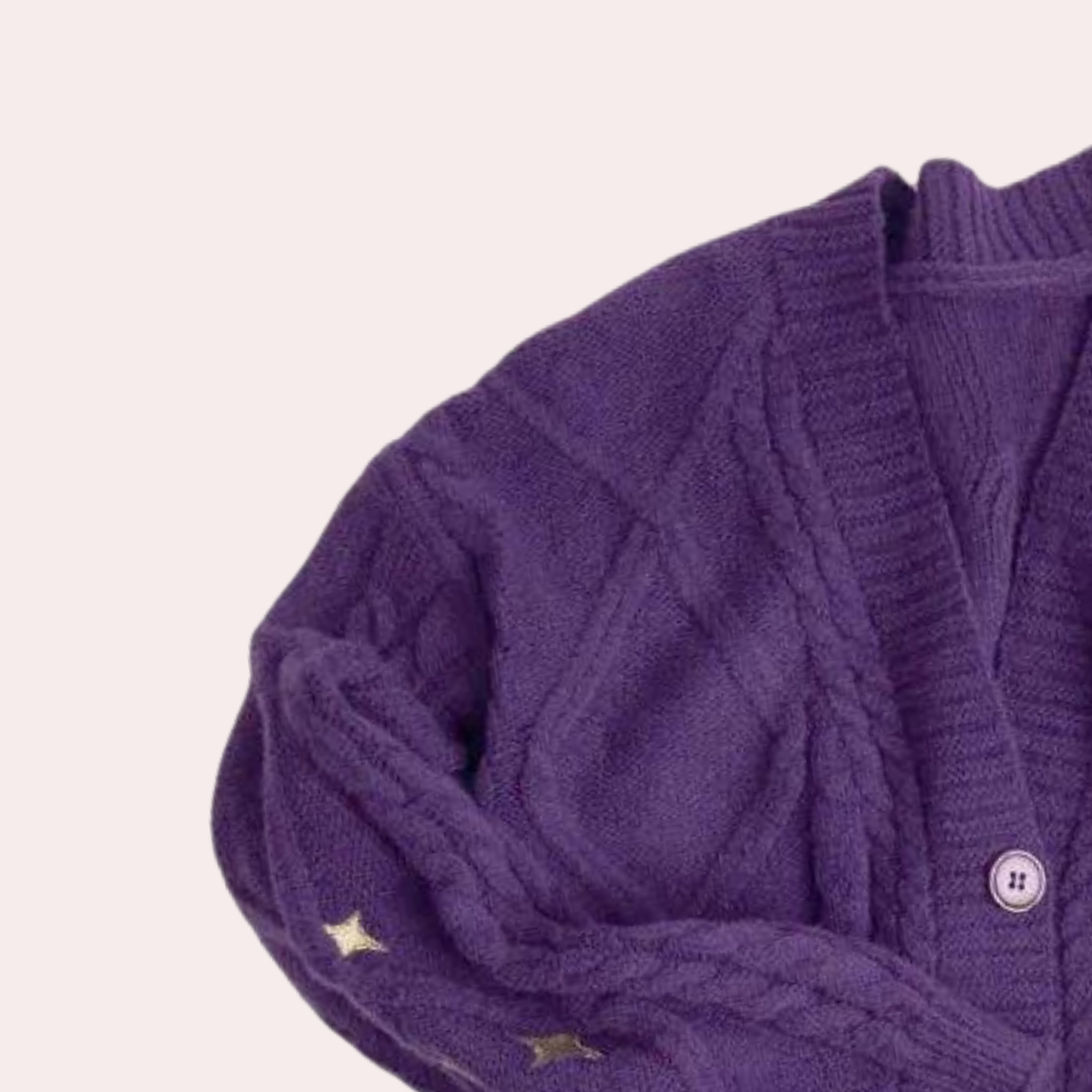 Gebreid damesvest met aardbei-details