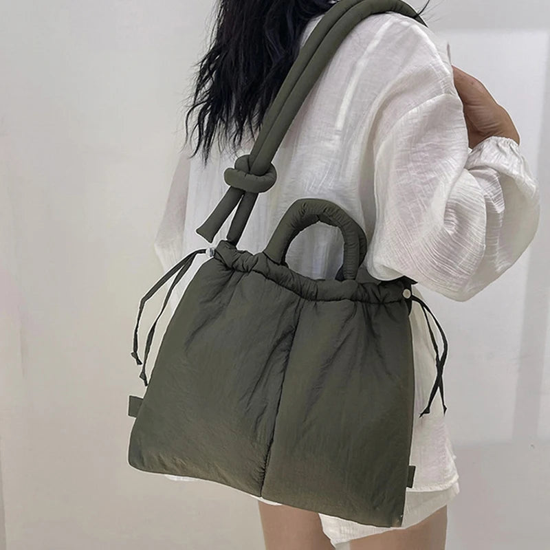 Unieke puffer handtas met trendy volume