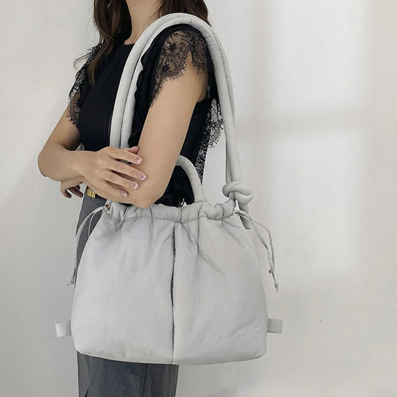 Unieke puffer handtas met trendy volume