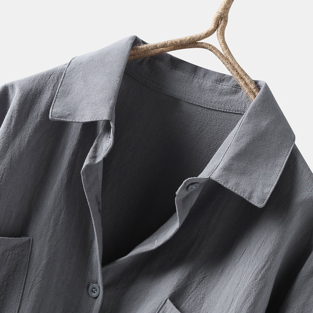 Luchtige damesblouse met lange mouwen en voorzakken