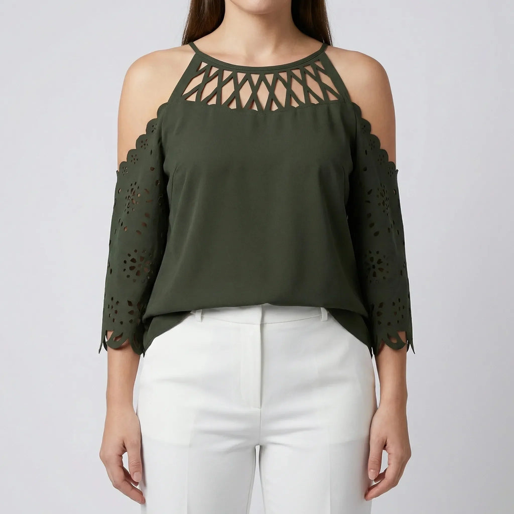 Blouse met open schouders en uitsnijding – plusmaat