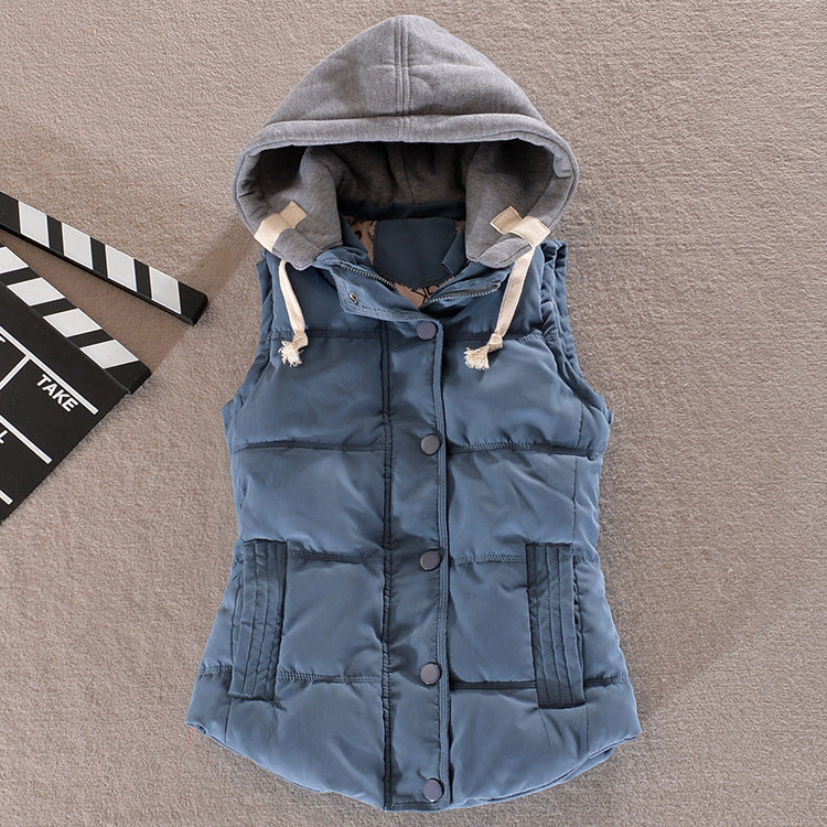 Fabiola | Mouwloze bodywarmer met capuchon en drukknopen