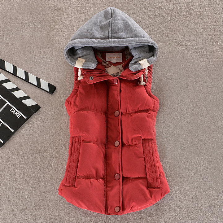Fabiola | Mouwloze bodywarmer met capuchon en drukknopen