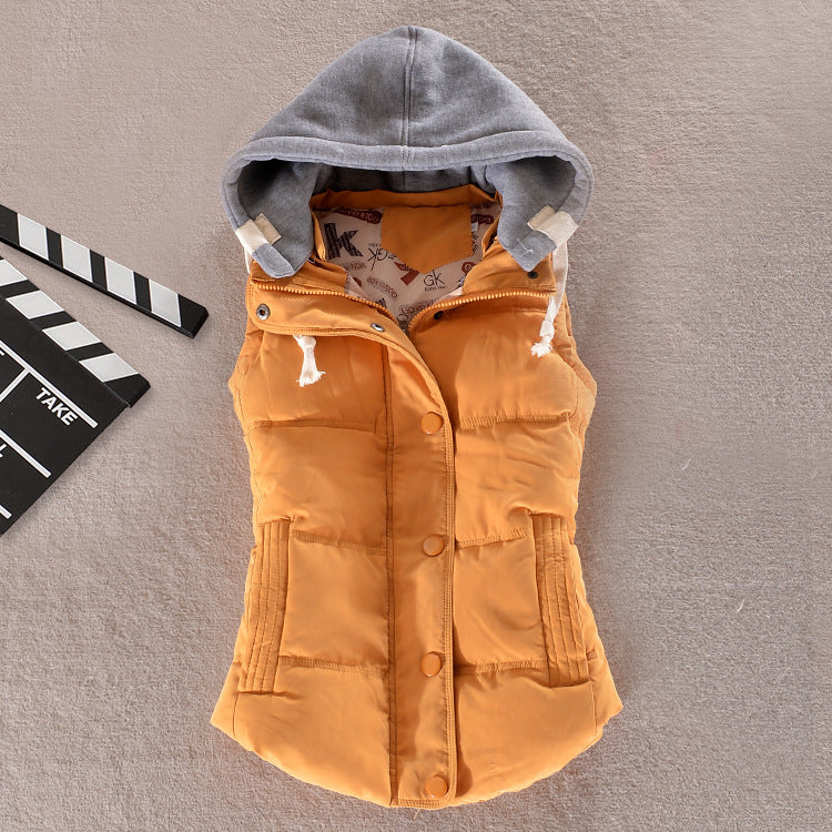 Fabiola | Mouwloze bodywarmer met capuchon en drukknopen