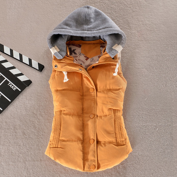 Fabiola | Mouwloze bodywarmer met capuchon en drukknopen