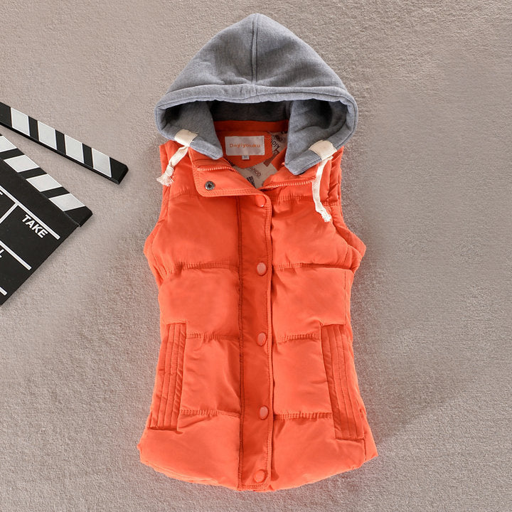 Fabiola | Mouwloze bodywarmer met capuchon en drukknopen