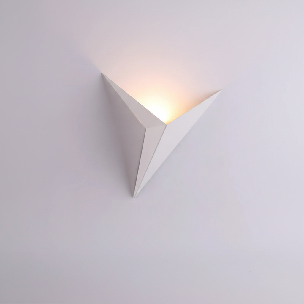 Driehoekige minimalistische wandlamp