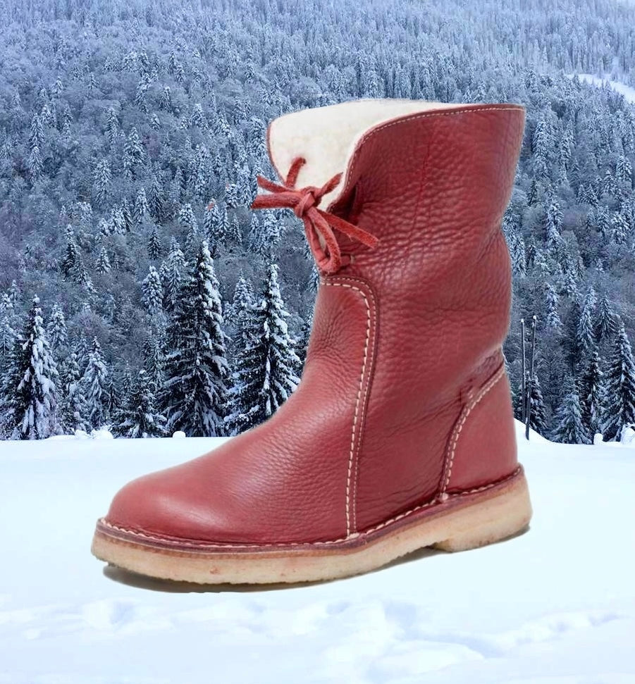 Damesboots van nubuckleer met wollen voering en vetersluiting
