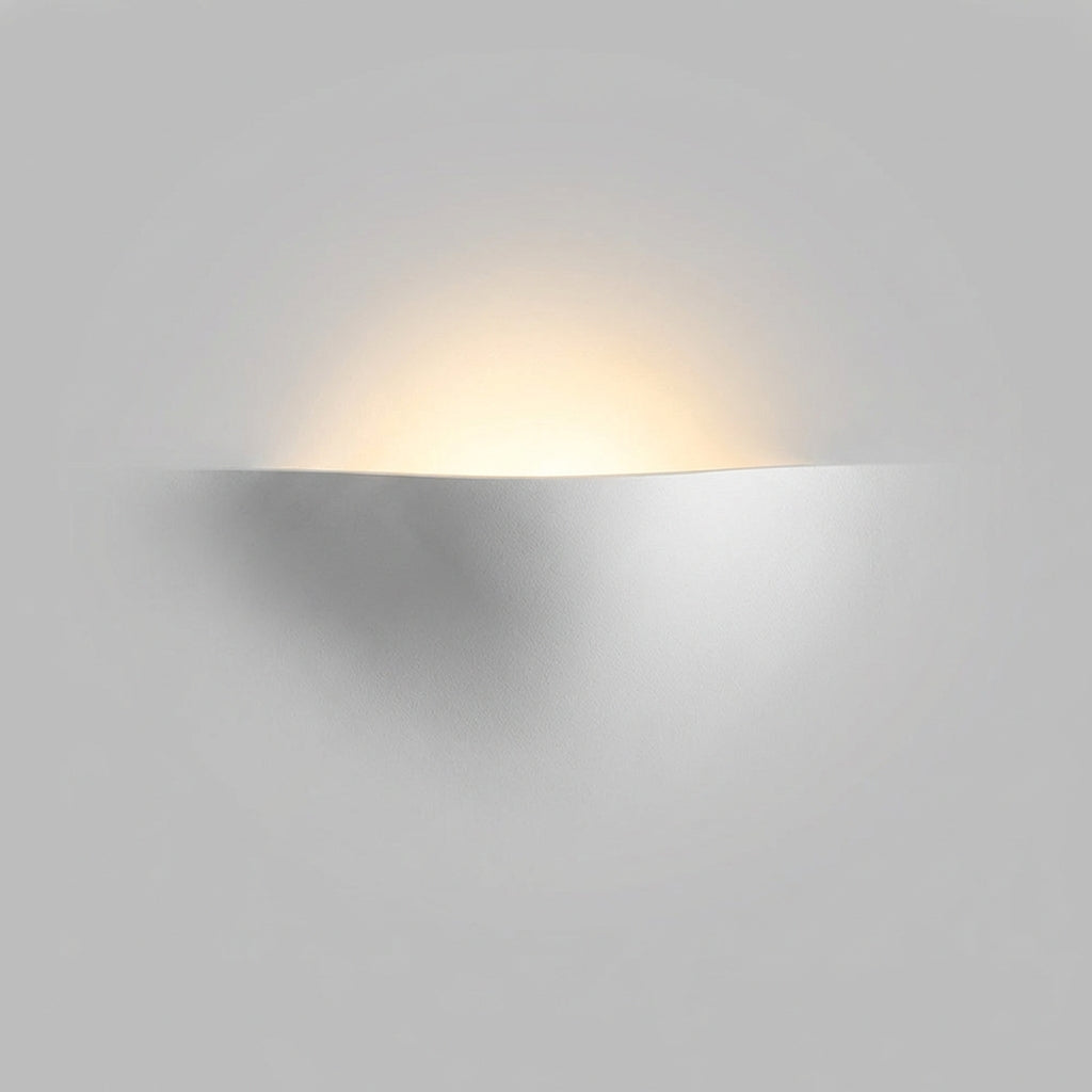 Elegante, sierlijk gebogen wandlamp