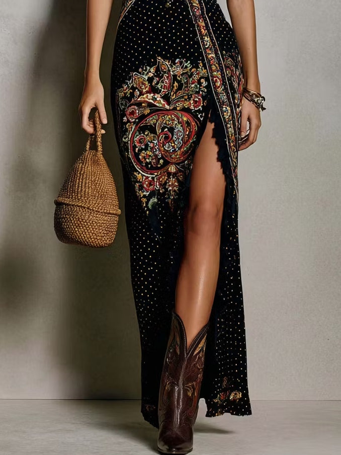 Julie | Mouwloze maxi-jurk met diepe V-hals, hoge split en print in etnische stijl