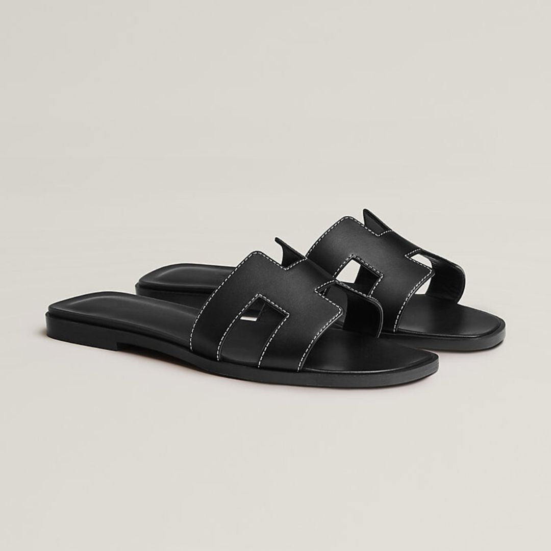 Platte sandalen met opengewerkte band