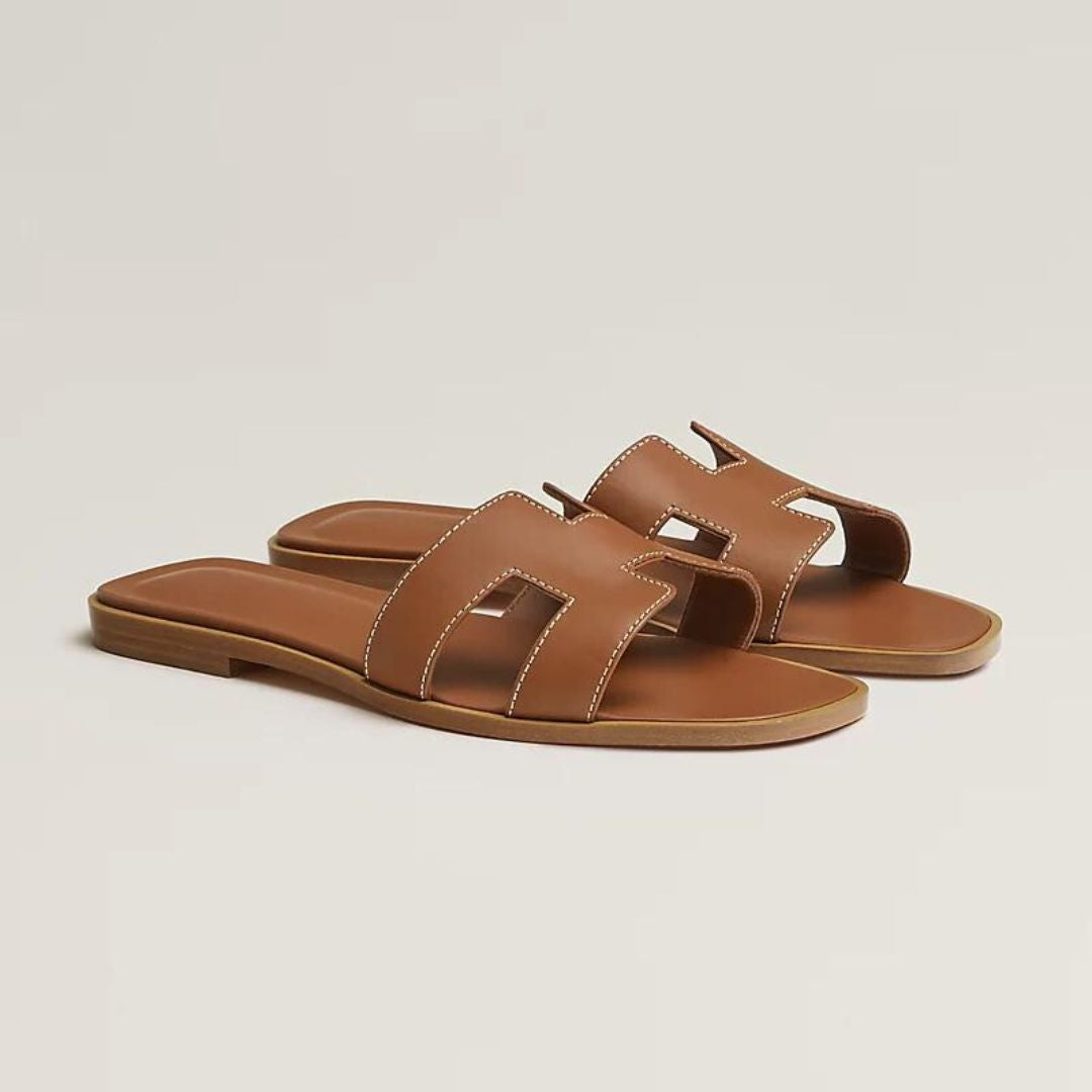 Platte sandalen met opengewerkte band