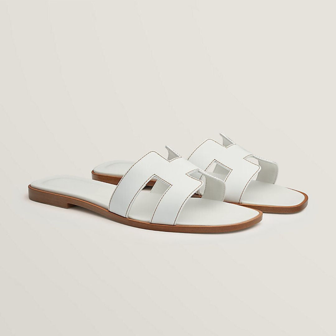 Platte sandalen met opengewerkte band
