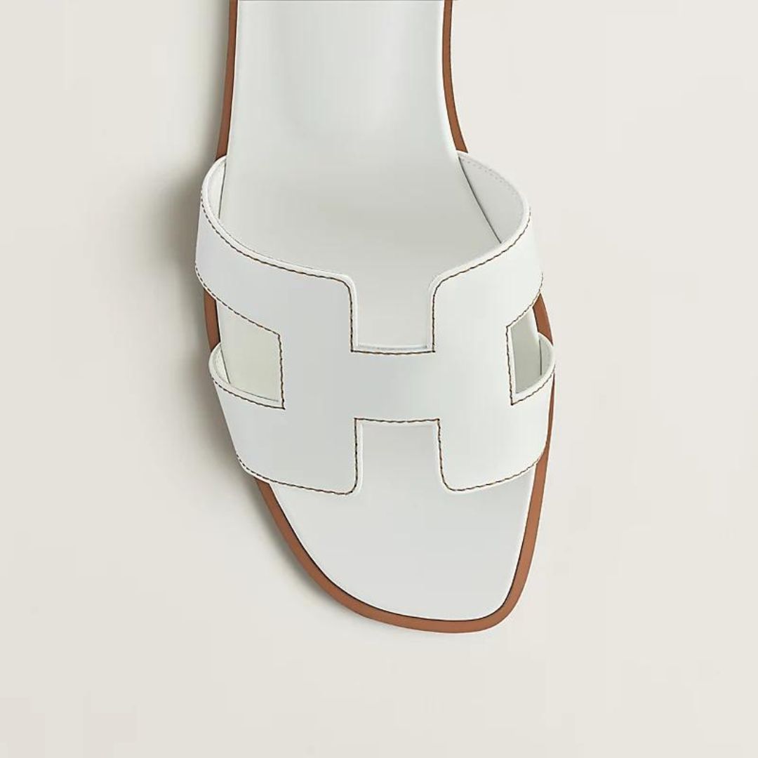 Platte sandalen met opengewerkte band