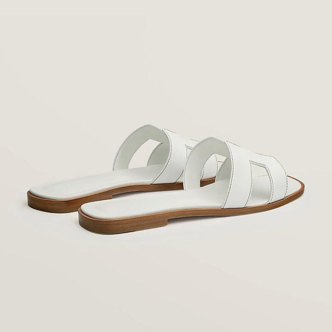 Platte sandalen met opengewerkte band