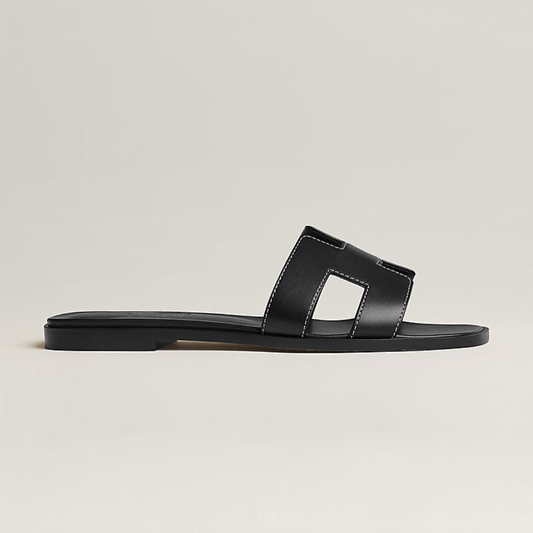 Platte sandalen met opengewerkte band