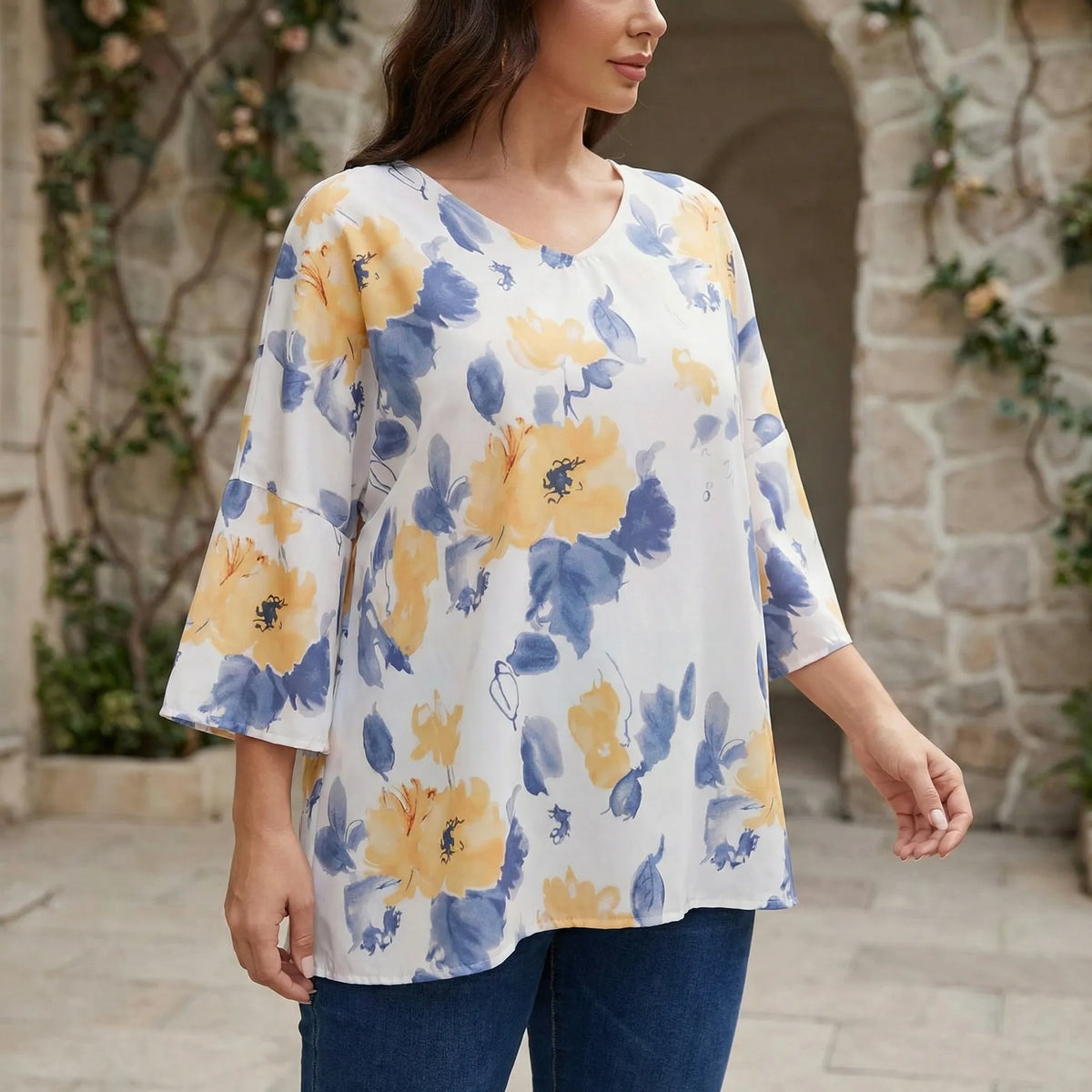 Bloemenprint v-halsblouse in plusmaat