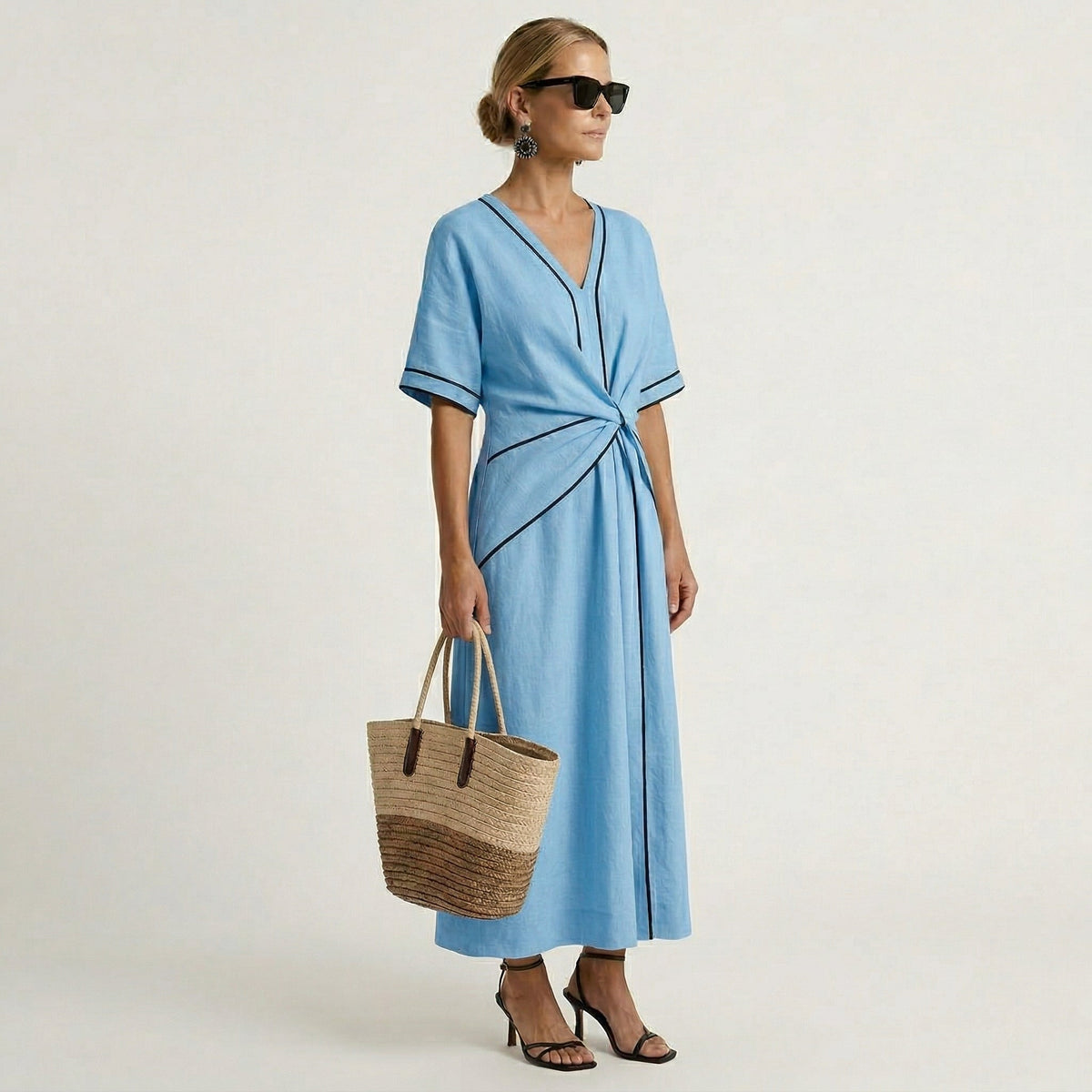 Iris | Elegante jurk met V-hals en flatterend tailledetail