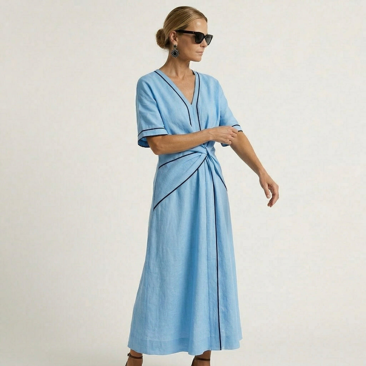 Iris | Elegante jurk met V-hals en flatterend tailledetail
