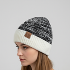 Gebreide wintermuts met omslagdoek
