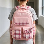 Grote schooltas met ruitjespatroon