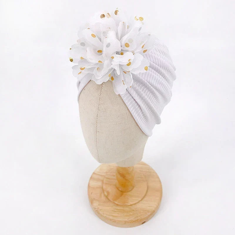 Zachte baby-turbanmuts met ruches – herfstmagie knuffelglans