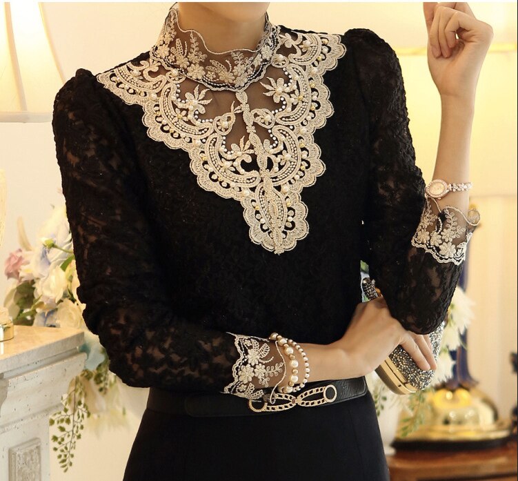 Damesblouse met herfst borduursels