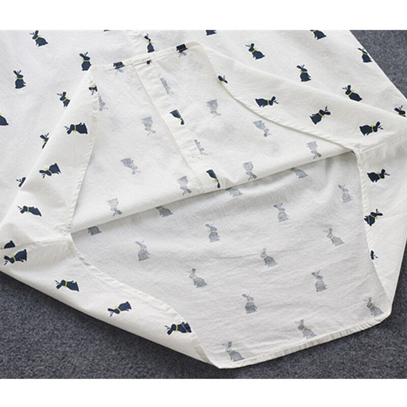 Speelse shirtjurk met konijnenprint en reverskraag