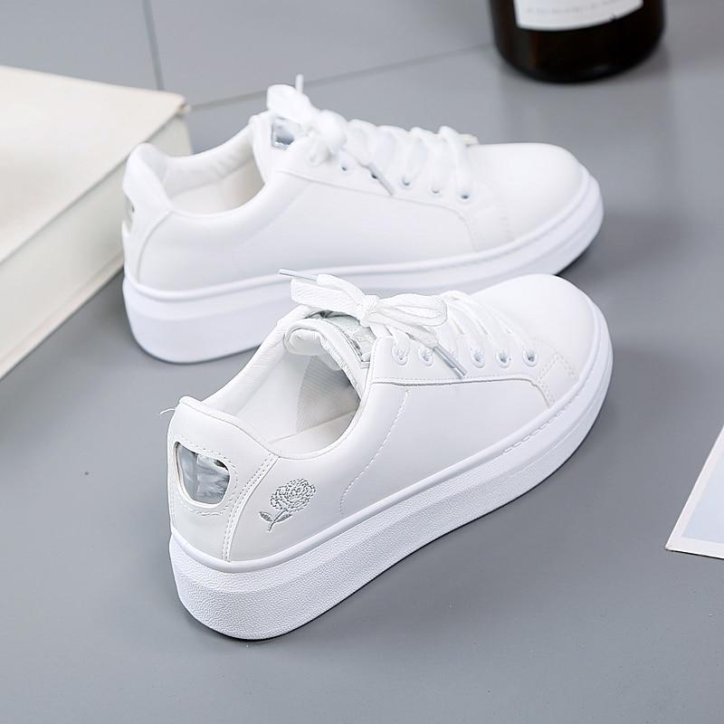 Dames sneakers van kunstleer met metallic accenten
