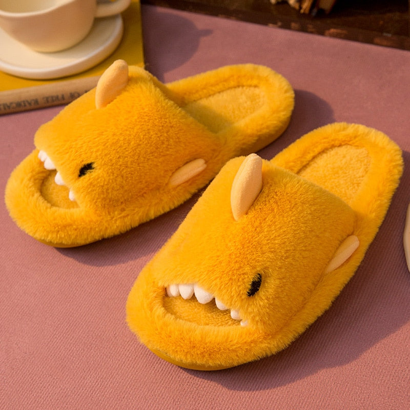 Wollen winterpantoffels met haaienmotief