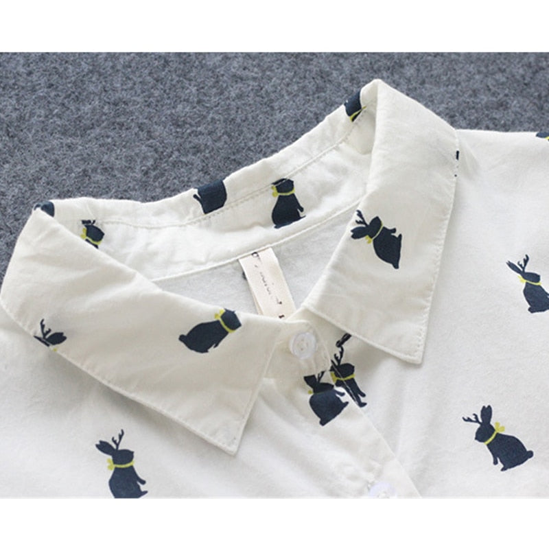 Speelse shirtjurk met konijnenprint en reverskraag