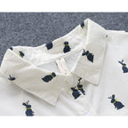 Speelse shirtjurk met konijnenprint en reverskraag