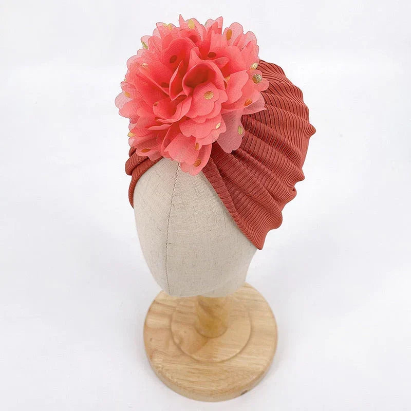 Zachte baby-turbanmuts met ruches – herfstmagie knuffelglans