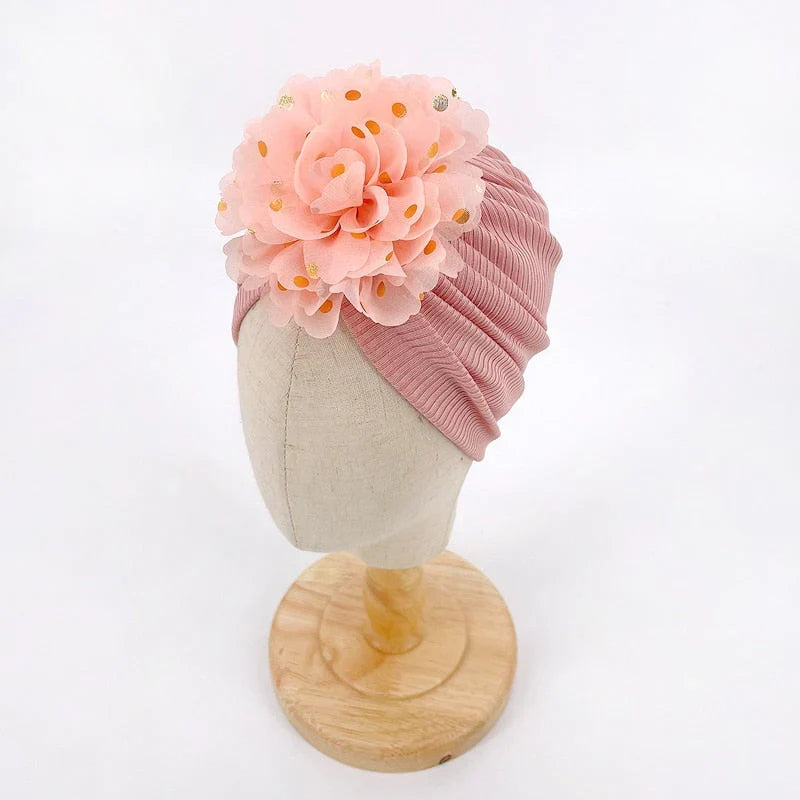 Zachte baby-turbanmuts met ruches – herfstmagie knuffelglans