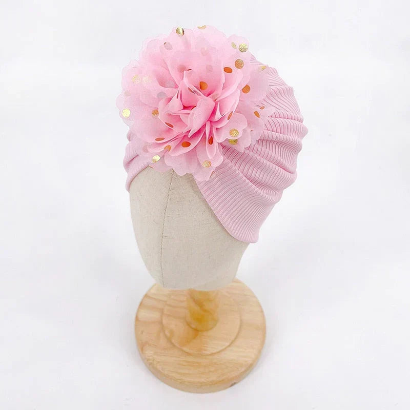 Zachte baby-turbanmuts met ruches – herfstmagie knuffelglans