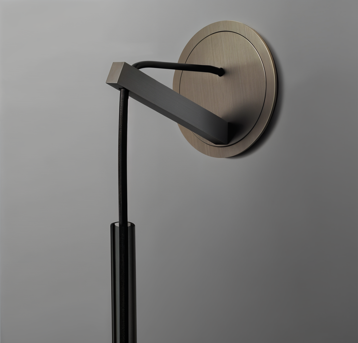 Minimalistische wandlamp met rookglas