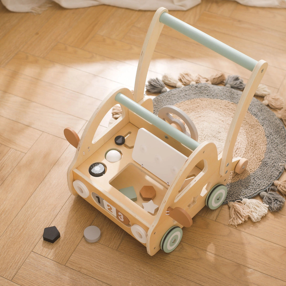 Houten loopwagen met montessori-speelonderdelen en spiegels