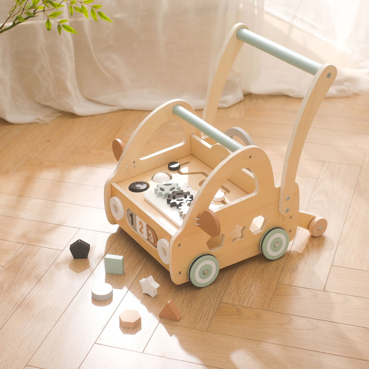 Houten loopwagen met montessori-speelonderdelen en spiegels