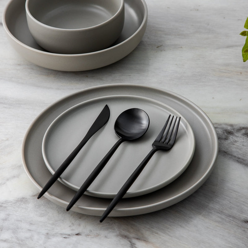 Minimalistisch bestek voor moderne tafels