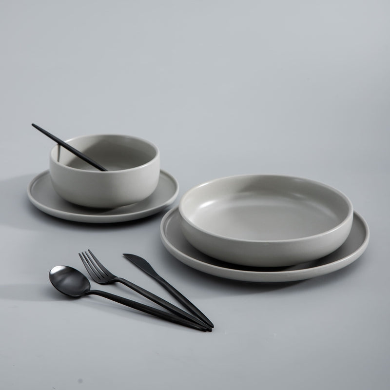 Minimalistisch bestek voor moderne tafels