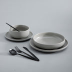 Minimalistisch bestek voor moderne tafels