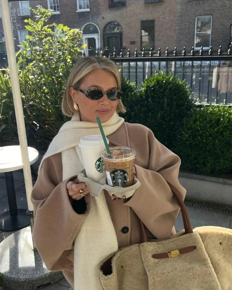 Dames tussenjas in oversized look met knoopsluiting