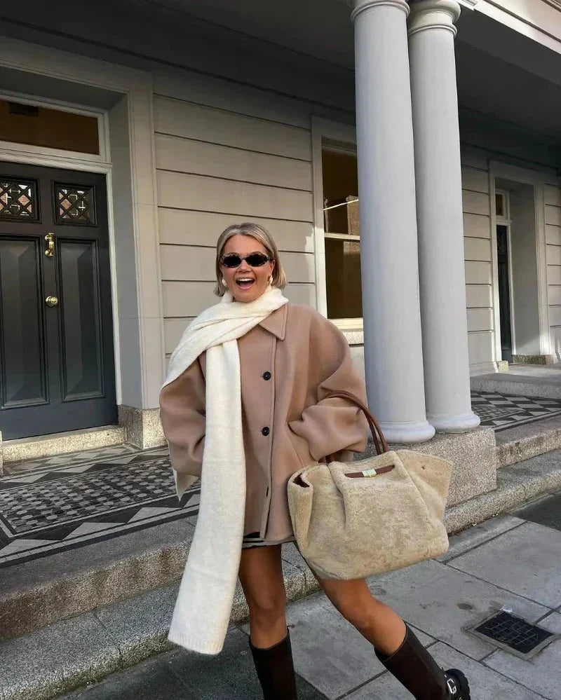 Dames tussenjas in oversized look met knoopsluiting