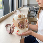 Kinderdrinkfles met cartoonfiguur