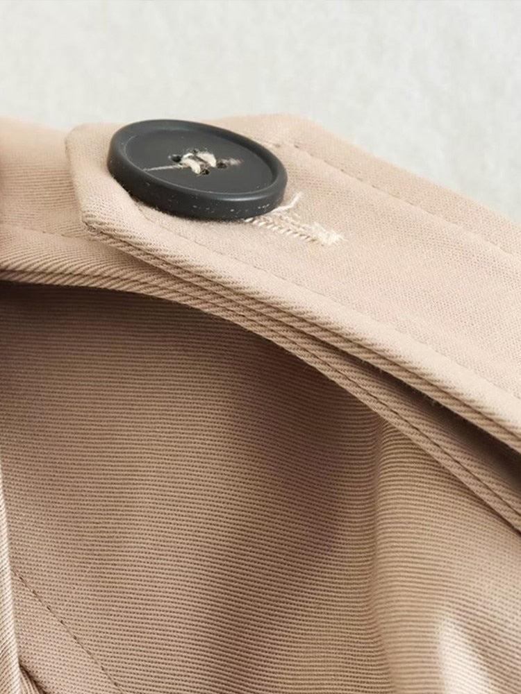 Beige trenchcoat in kort model