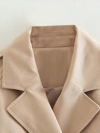 Beige trenchcoat in kort model