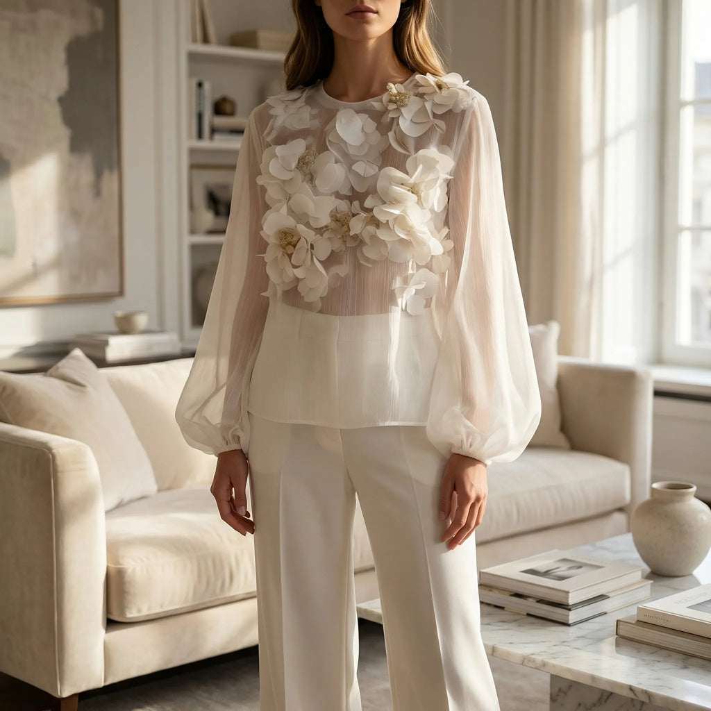 Lichte blouse met driedimensionale bloemapplicaties