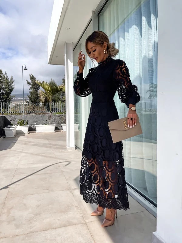 Adrienne | Kanten midi-jurk met hoge hals en pofmouwen