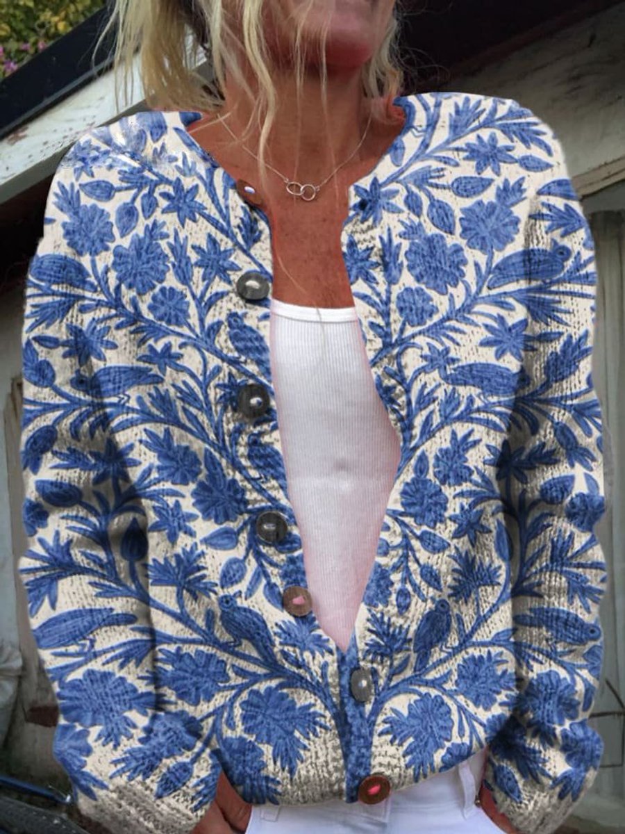 Hazel | Kort gebreid vest met bloemenpatroon en grote knopen