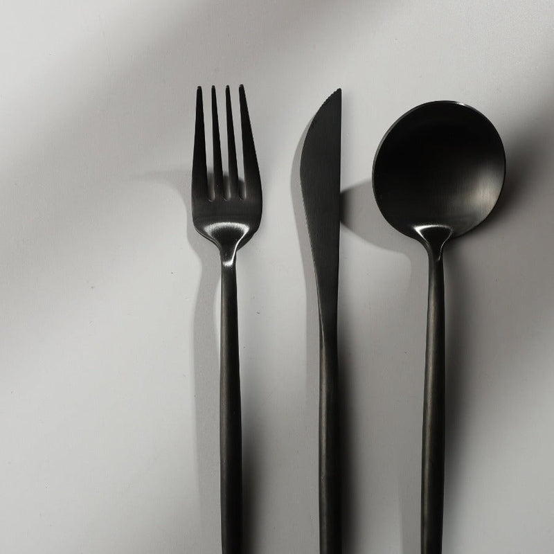 Minimalistisch bestek voor moderne tafels